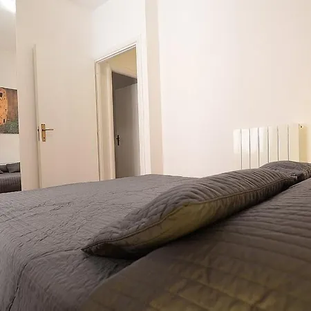 דירה Bellagio Villa Sleeps 6 With Air Con And Wifi בלאג'יו