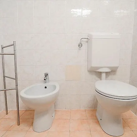 דירה Bellagio Villa Sleeps 6 With Air Con And Wifi בלאג'יו